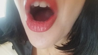 Kochanie, twoja macocha nie pozwoli ci dzisiaj iść do szkoły... Za bardzo cię potrzebuję...